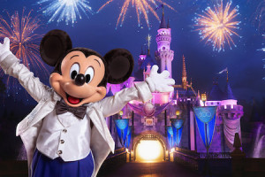 Visit Buena Park <i>Disneyland&reg;</i> Resort <i>Park Hopper&reg;</i> or 1-Park Per Day Ticket + Hotel Package