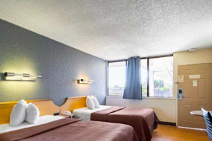 Econo Lodge Palm Harbor Photo Gallery