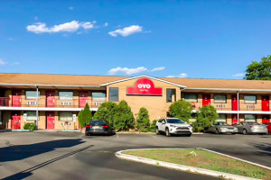 OYO Hotel Edison NJ Route 1 Photo Gallery