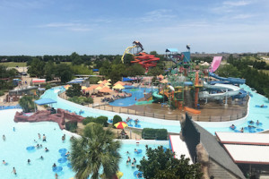 Hawaiian Waters The Colony Hotel + Ticket Package